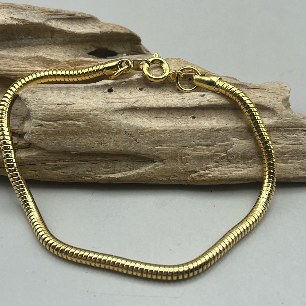 Elegant Gold Tone Snake Chain Bracelet Lux Everyday Elegance Jewelry Accessory